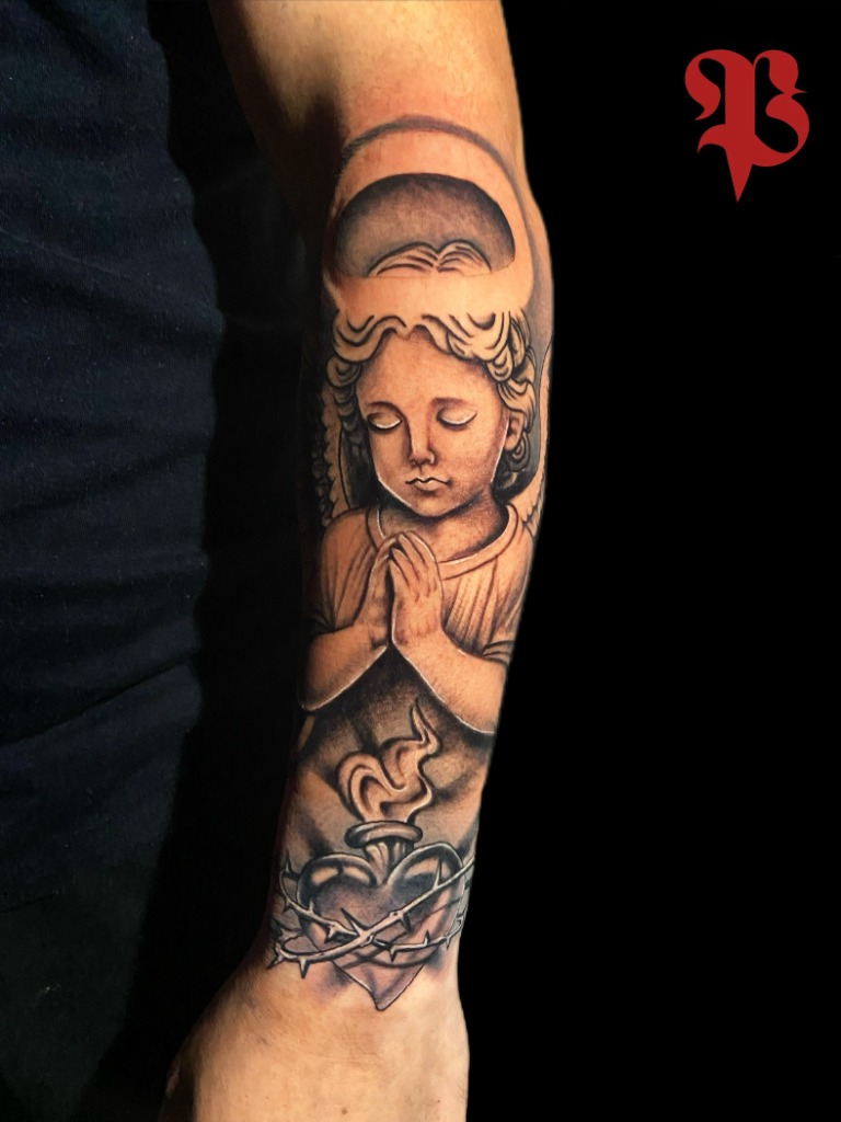 Antebrazo — Ángel rezando & Sagrado Corazón