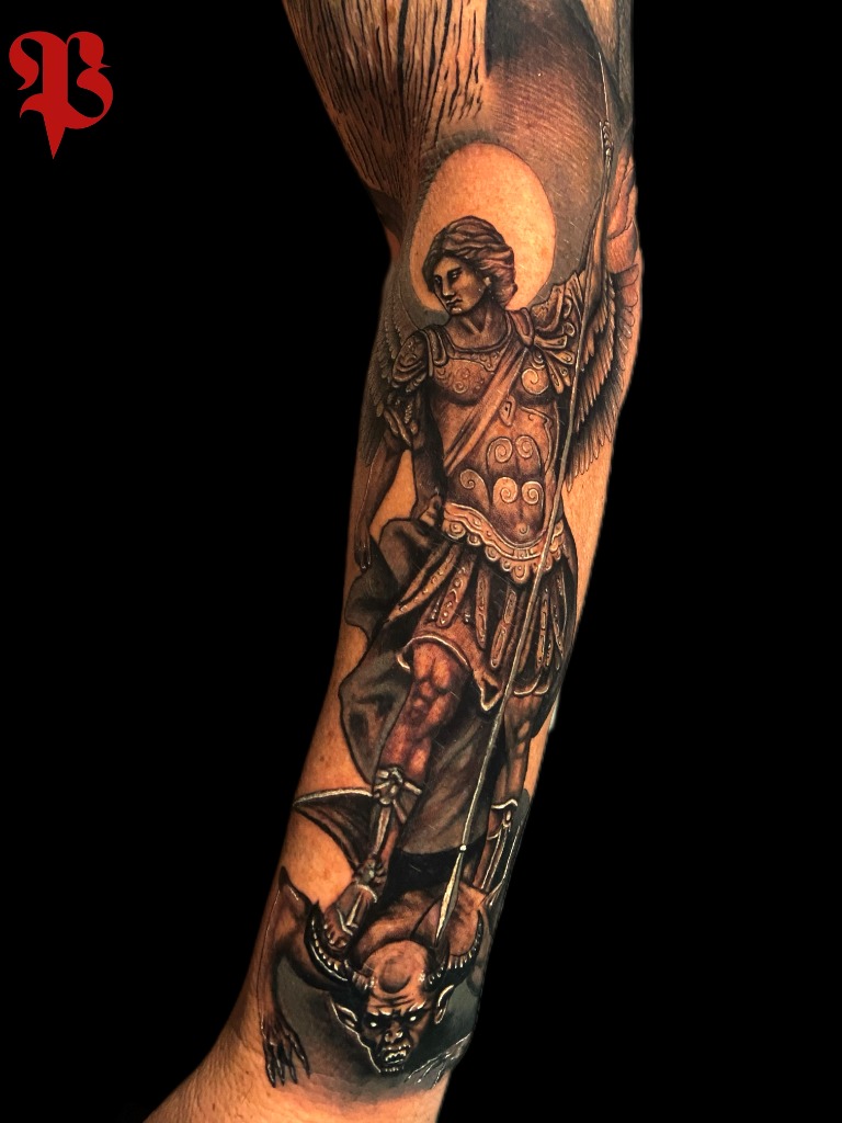 Antebrazo — San Miguel Arcángel